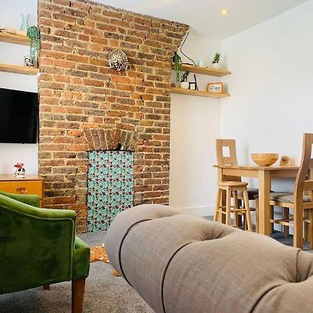 Funky 2 Bedroom Apartment In Town Centre Hastings Esterno foto