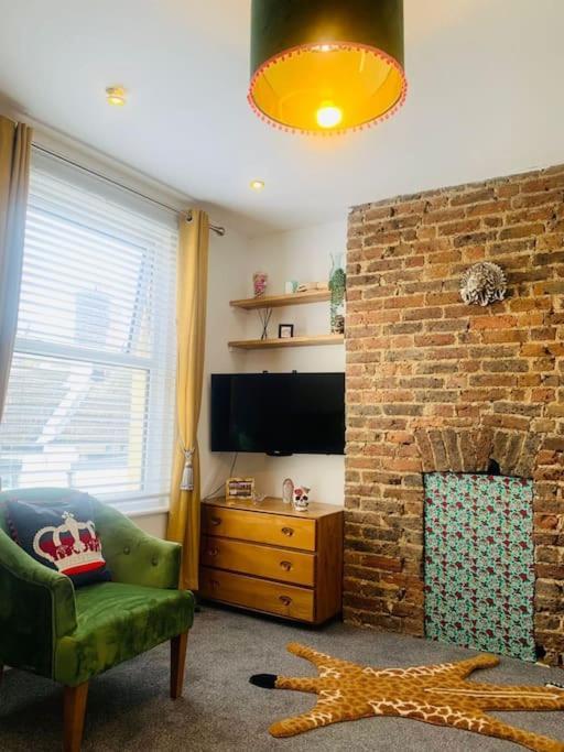 Funky 2 Bedroom Apartment In Town Centre Hastings Esterno foto