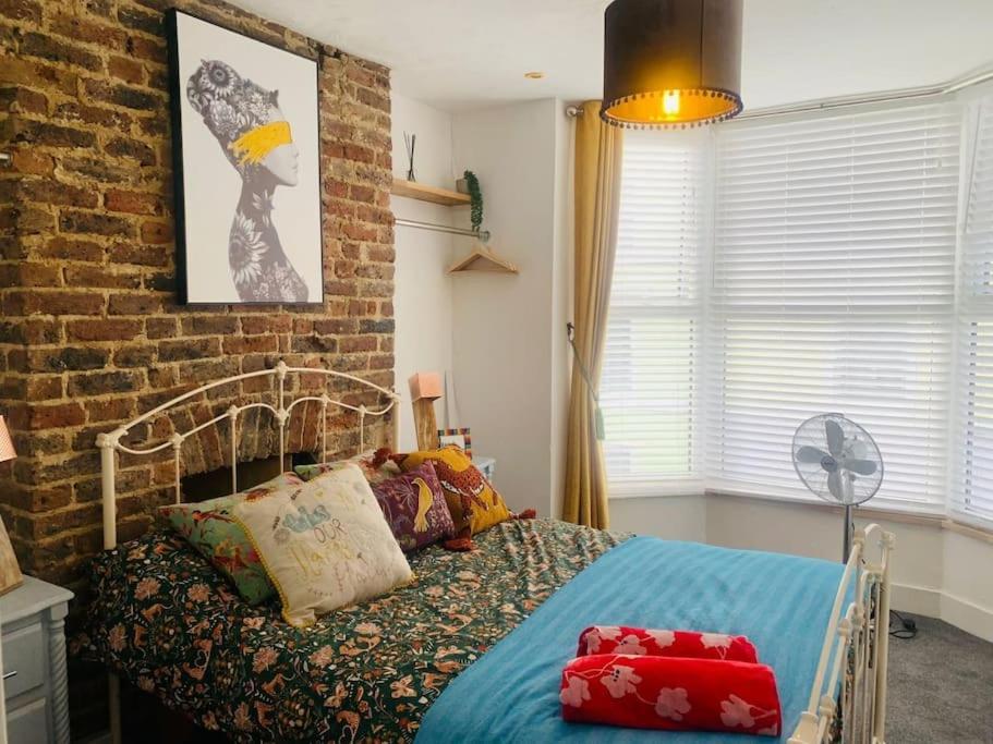 Funky 2 Bedroom Apartment In Town Centre Hastings Esterno foto