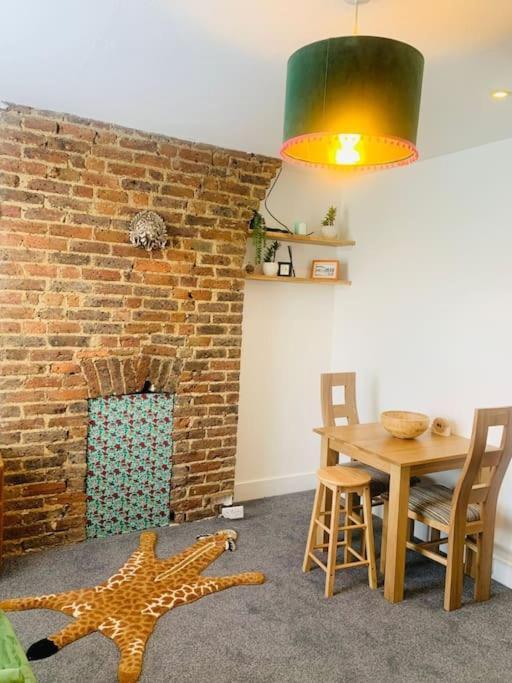 Funky 2 Bedroom Apartment In Town Centre Hastings Esterno foto